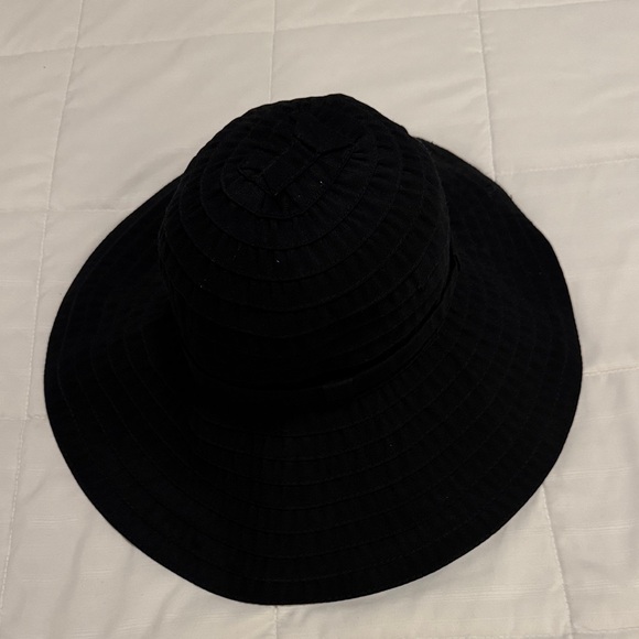 Tommy Bahama Classic Black Foldable Women's Floppy Adjustable Hat - Picture 2 of 9